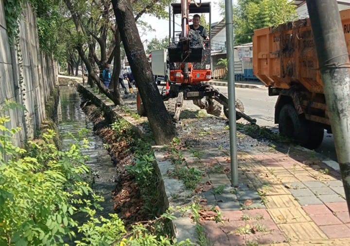 Pemkot Tangerang Normalisasi Drainase di Sepanjang Jalan Arya Kemuning Periuk