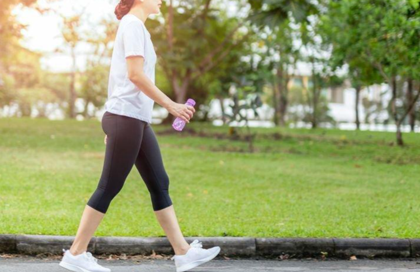 Waktu Berjalan Beda, Manfaat pun Beragam! Ini Perbedaan Jalan Kaki Pagi dan Malam Hari